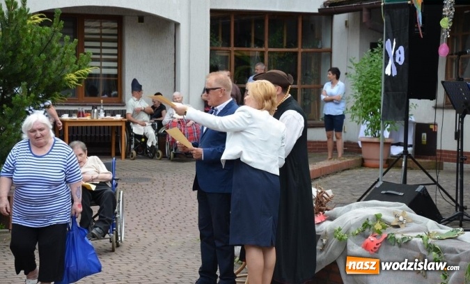Zdjęcie w galerii na portalu naszwodzislaw.com: Mieszkańcy gorzyckiego DPS wspólnie z konsulami przywitali lato wiadomości z regionu