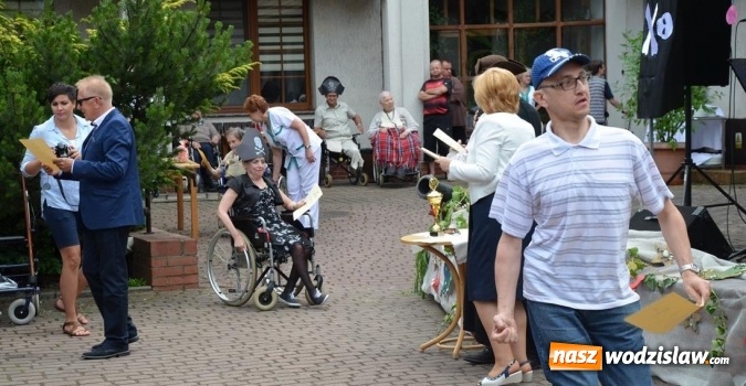 Zdjęcie w galerii na portalu naszwodzislaw.com: Mieszkańcy gorzyckiego DPS wspólnie z konsulami przywitali lato wiadomości z regionu