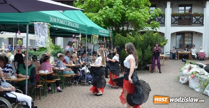 Zdjęcie w galerii na portalu naszwodzislaw.com: Mieszkańcy gorzyckiego DPS wspólnie z konsulami przywitali lato wiadomości z regionu