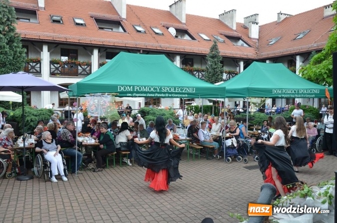 Zdjęcie w galerii na portalu naszwodzislaw.com: Mieszkańcy gorzyckiego DPS wspólnie z konsulami przywitali lato wiadomości z regionu