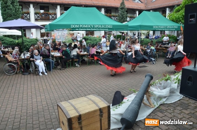 Zdjęcie w galerii na portalu naszwodzislaw.com: Mieszkańcy gorzyckiego DPS wspólnie z konsulami przywitali lato wiadomości z regionu