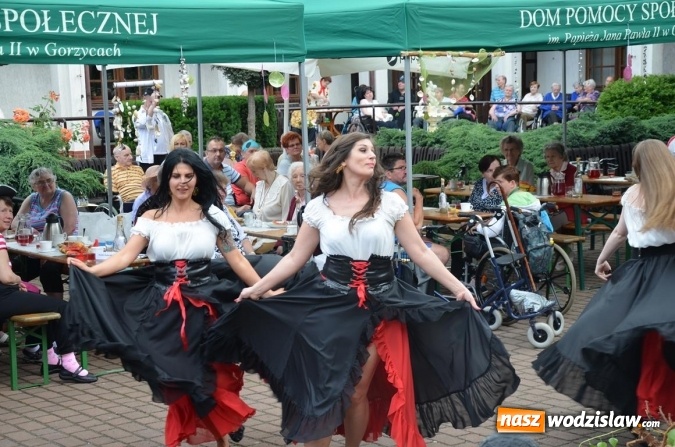 Zdjęcie w galerii na portalu naszwodzislaw.com: Mieszkańcy gorzyckiego DPS wspólnie z konsulami przywitali lato wiadomości z regionu