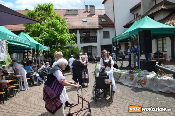 Zdjęcie w galerii na portalu naszwodzislaw.com: Mieszkańcy gorzyckiego DPS wspólnie z konsulami przywitali lato wiadomości z regionu