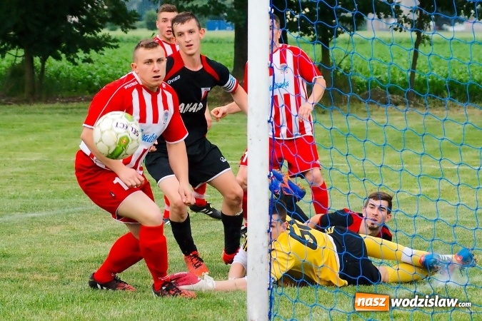 Zdjęcie w galerii na portalu naszwodzislaw.com: Nerwówka w Bieńkowicach. Baraż nie dla Rogowa wiadomości z regionu