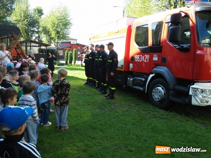 Zdjęcie w galerii na portalu naszwodzislaw.com: Przedszkolaków z Pszowa odwiedzili strażacy wiadomości z regionu
