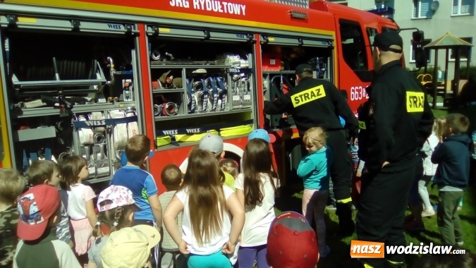 Zdjęcie w galerii na portalu naszwodzislaw.com: Przedszkolaków z Pszowa odwiedzili strażacy wiadomości z regionu