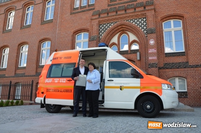 Zdjęcie w galerii na portalu naszwodzislaw.com: Karetka dla szpitala od niemieckich przyjaciół  wiadomości z regionu
