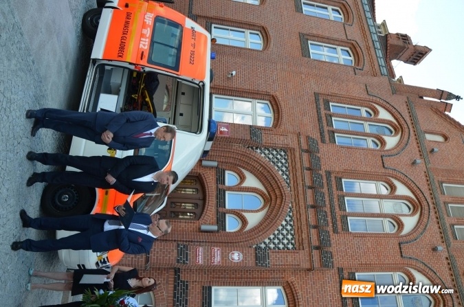 Zdjęcie w galerii na portalu naszwodzislaw.com: Karetka dla szpitala od niemieckich przyjaciół  wiadomości z regionu