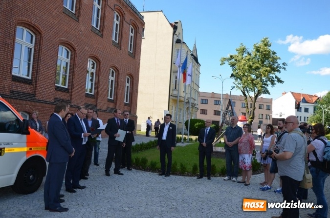 Zdjęcie w galerii na portalu naszwodzislaw.com: Karetka dla szpitala od niemieckich przyjaciół  wiadomości z regionu