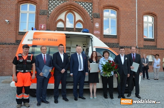 Zdjęcie w galerii na portalu naszwodzislaw.com: Karetka dla szpitala od niemieckich przyjaciół  wiadomości z regionu
