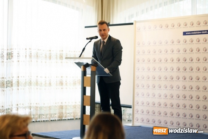 Zdjęcie w galerii na portalu naszwodzislaw.com: Pochylono się nad problemem niskiej emisji i roli samorządów i przedsiębiorstw w tej kwestii wiadomości z regionu