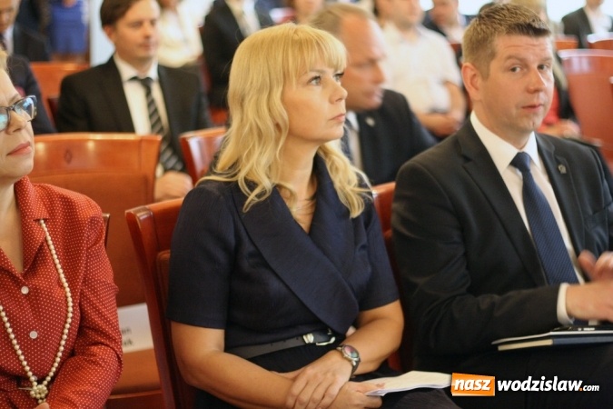 Zdjęcie w galerii na portalu naszwodzislaw.com: Pochylono się nad problemem niskiej emisji i roli samorządów i przedsiębiorstw w tej kwestii wiadomości z regionu