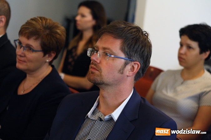 Zdjęcie w galerii na portalu naszwodzislaw.com: Pochylono się nad problemem niskiej emisji i roli samorządów i przedsiębiorstw w tej kwestii wiadomości z regionu