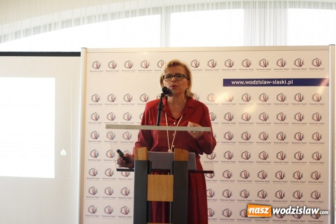 Zdjęcie w galerii na portalu naszwodzislaw.com: Pochylono się nad problemem niskiej emisji i roli samorządów i przedsiębiorstw w tej kwestii wiadomości z regionu