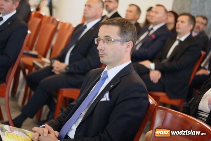 Zdjęcie w galerii na portalu naszwodzislaw.com: Pochylono się nad problemem niskiej emisji i roli samorządów i przedsiębiorstw w tej kwestii wiadomości z regionu