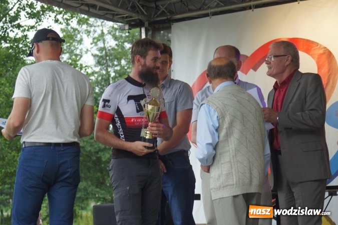 Zdjęcie w galerii na portalu naszwodzislaw.com: Blisko 180 zawodnik&oacute;w stanęło na starcie Śląskiego Maratonu Rowerowego. Zawody rozegrano po raz si&oacute;dmy, a drugi w Mszanie wiadomości z regionu