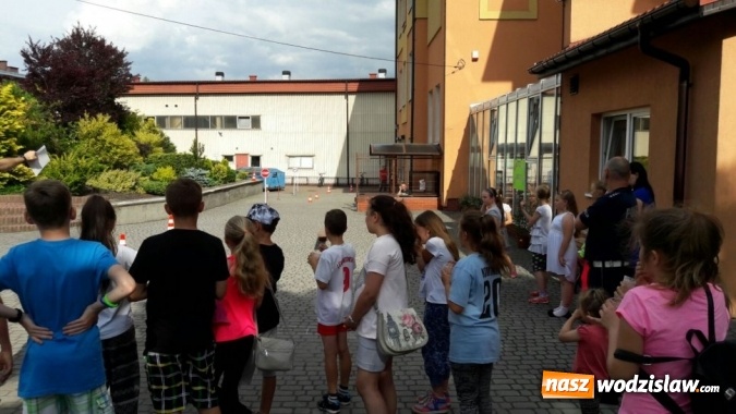 Zdjęcie w galerii na portalu naszwodzislaw.com: O bezpieczeństwie przed wakacjami. Miasteczko drogowe na festynie w Marklowicach  wiadomości z regionu