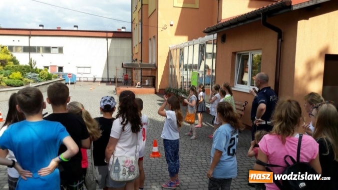 Zdjęcie w galerii na portalu naszwodzislaw.com: O bezpieczeństwie przed wakacjami. Miasteczko drogowe na festynie w Marklowicach  wiadomości z regionu