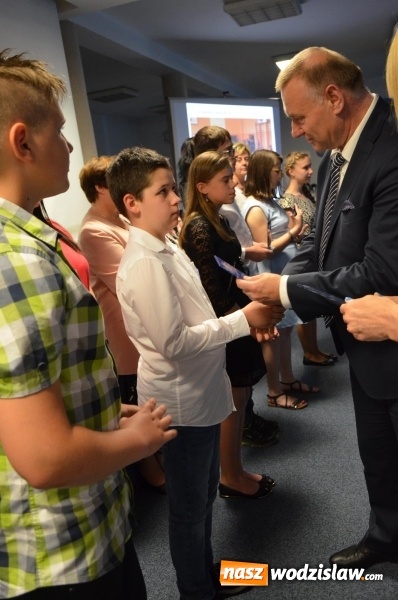 Zdjęcie w galerii na portalu naszwodzislaw.com: Najlepsi z najlepszych zostali nagrodzeni  wiadomości z regionu