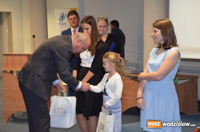 Zdjęcie w galerii na portalu naszwodzislaw.com: Najlepsi z najlepszych zostali nagrodzeni  wiadomości z regionu