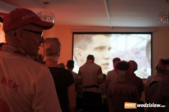 Zdjęcie w galerii na portalu naszwodzislaw.com: Ukraina pokonana! Zobacz jak kibicowali w Gogołowej wiadomości z regionu