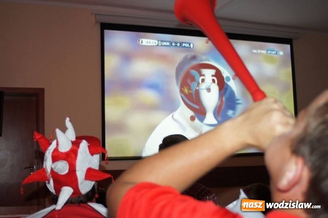 Zdjęcie w galerii na portalu naszwodzislaw.com: Ukraina pokonana! Zobacz jak kibicowali w Gogołowej wiadomości z regionu