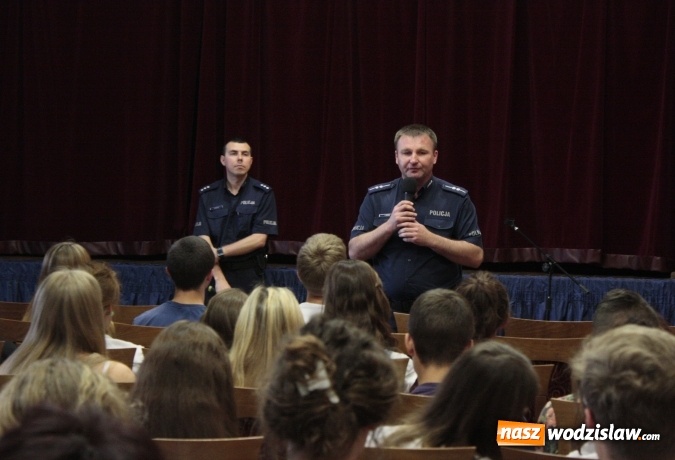 Zdjęcie w galerii na portalu naszwodzislaw.com: Sędzia i policjanci zawitali do wodzisławskiej Jedynki wiadomości z regionu