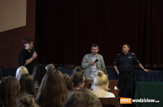 Zdjęcie w galerii na portalu naszwodzislaw.com: Sędzia i policjanci zawitali do wodzisławskiej Jedynki wiadomości z regionu