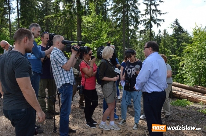 Zdjęcie w galerii na portalu naszwodzislaw.com: Dziennikarze w Beskidach wiadomości z regionu