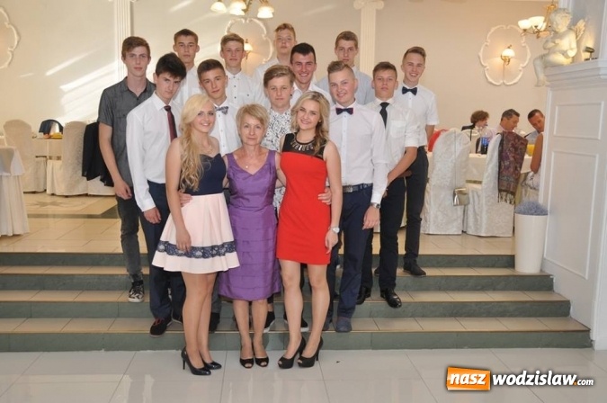 Zdjęcie w galerii na portalu naszwodzislaw.com: Komers gimnazjalistów klas III. Zobacz jak bawili się uczniowie z Mszany i Gogołowej!  wiadomości z regionu