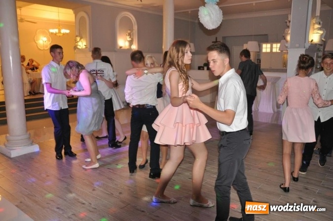 Zdjęcie w galerii na portalu naszwodzislaw.com: Komers gimnazjalistów klas III. Zobacz jak bawili się uczniowie z Mszany i Gogołowej!  wiadomości z regionu