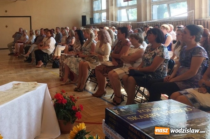 Zdjęcie w galerii na portalu naszwodzislaw.com: Komers gimnazjalistów klas III. Zobacz jak bawili się uczniowie z Mszany i Gogołowej!  wiadomości z regionu