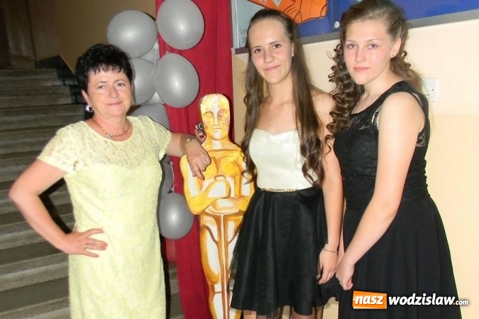 Zdjęcie w galerii na portalu naszwodzislaw.com: Komers gimnazjalistów klas III. Zobacz jak bawili się uczniowie z Mszany i Gogołowej!  wiadomości z regionu