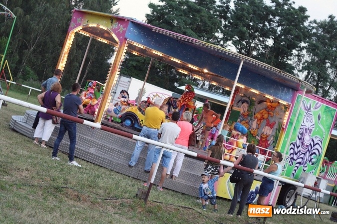 Zdjęcie w galerii na portalu naszwodzislaw.com: God&oacute;w się bawi. Odbył się festyn z okazji Dni Gminy i 600-lecia sołectwa Krostoszowice wiadomości z regionu