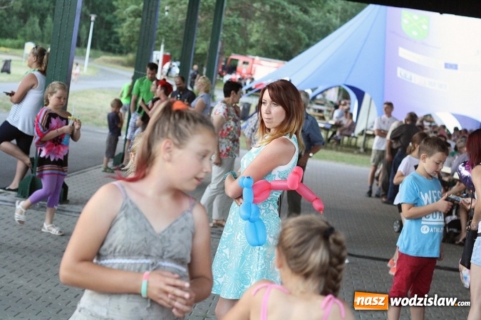 Zdjęcie w galerii na portalu naszwodzislaw.com: God&oacute;w się bawi. Odbył się festyn z okazji Dni Gminy i 600-lecia sołectwa Krostoszowice wiadomości z regionu