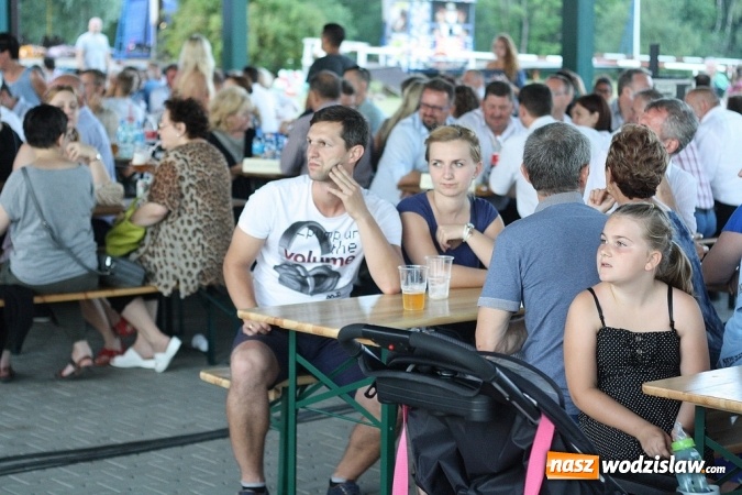 Zdjęcie w galerii na portalu naszwodzislaw.com: God&oacute;w się bawi. Odbył się festyn z okazji Dni Gminy i 600-lecia sołectwa Krostoszowice wiadomości z regionu