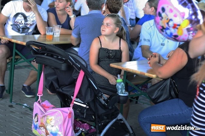 Zdjęcie w galerii na portalu naszwodzislaw.com: God&oacute;w się bawi. Odbył się festyn z okazji Dni Gminy i 600-lecia sołectwa Krostoszowice wiadomości z regionu