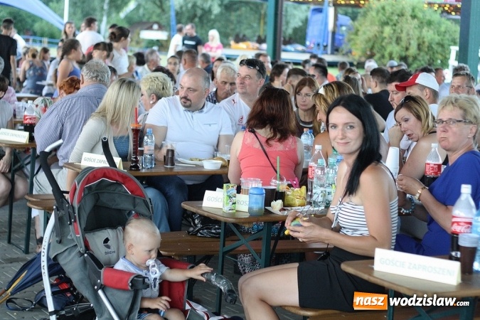 Zdjęcie w galerii na portalu naszwodzislaw.com: God&oacute;w się bawi. Odbył się festyn z okazji Dni Gminy i 600-lecia sołectwa Krostoszowice wiadomości z regionu