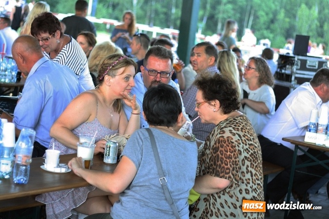 Zdjęcie w galerii na portalu naszwodzislaw.com: God&oacute;w się bawi. Odbył się festyn z okazji Dni Gminy i 600-lecia sołectwa Krostoszowice wiadomości z regionu