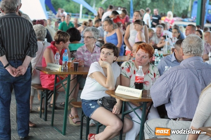 Zdjęcie w galerii na portalu naszwodzislaw.com: God&oacute;w się bawi. Odbył się festyn z okazji Dni Gminy i 600-lecia sołectwa Krostoszowice wiadomości z regionu