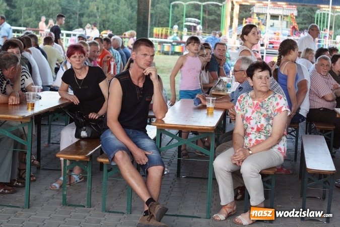 Zdjęcie w galerii na portalu naszwodzislaw.com: God&oacute;w się bawi. Odbył się festyn z okazji Dni Gminy i 600-lecia sołectwa Krostoszowice wiadomości z regionu