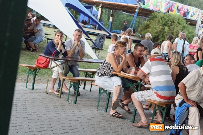 Zdjęcie w galerii na portalu naszwodzislaw.com: God&oacute;w się bawi. Odbył się festyn z okazji Dni Gminy i 600-lecia sołectwa Krostoszowice wiadomości z regionu