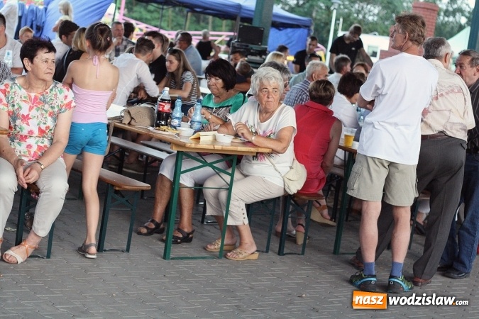 Zdjęcie w galerii na portalu naszwodzislaw.com: God&oacute;w się bawi. Odbył się festyn z okazji Dni Gminy i 600-lecia sołectwa Krostoszowice wiadomości z regionu