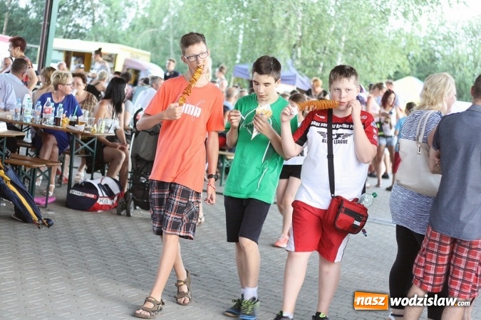Zdjęcie w galerii na portalu naszwodzislaw.com: God&oacute;w się bawi. Odbył się festyn z okazji Dni Gminy i 600-lecia sołectwa Krostoszowice wiadomości z regionu