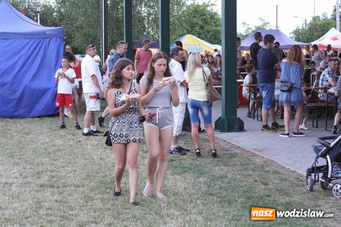 Zdjęcie w galerii na portalu naszwodzislaw.com: God&oacute;w się bawi. Odbył się festyn z okazji Dni Gminy i 600-lecia sołectwa Krostoszowice wiadomości z regionu