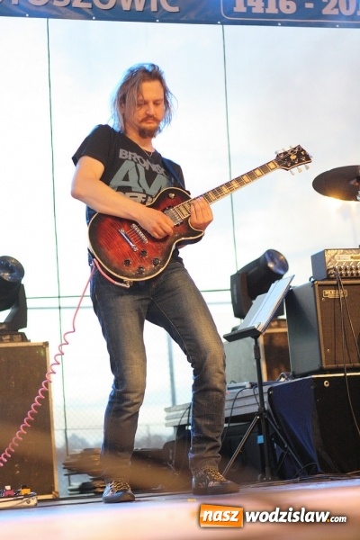 Zdjęcie w galerii na portalu naszwodzislaw.com: God&oacute;w się bawi. Odbył się festyn z okazji Dni Gminy i 600-lecia sołectwa Krostoszowice wiadomości z regionu