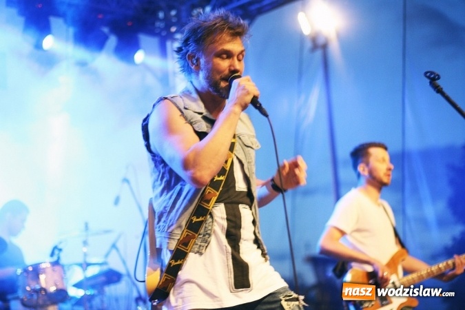 Zdjęcie w galerii na portalu naszwodzislaw.com: God&oacute;w się bawi. Odbył się festyn z okazji Dni Gminy i 600-lecia sołectwa Krostoszowice wiadomości z regionu