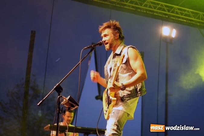 Zdjęcie w galerii na portalu naszwodzislaw.com: God&oacute;w się bawi. Odbył się festyn z okazji Dni Gminy i 600-lecia sołectwa Krostoszowice wiadomości z regionu