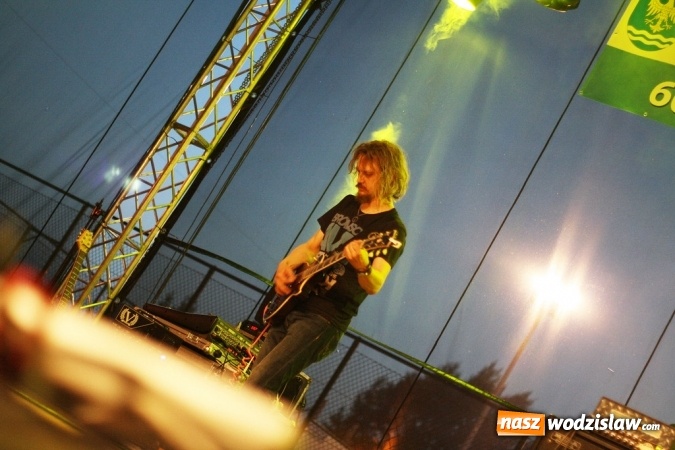 Zdjęcie w galerii na portalu naszwodzislaw.com: God&oacute;w się bawi. Odbył się festyn z okazji Dni Gminy i 600-lecia sołectwa Krostoszowice wiadomości z regionu