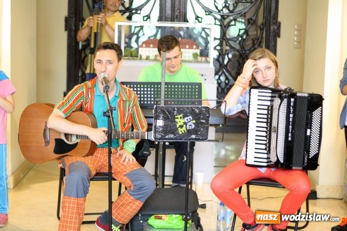 Zdjęcie w galerii na portalu naszwodzislaw.com: Mimo niepogody odbył się V Integracyjny Festyn Nocy Świętojańskiej wiadomości z regionu